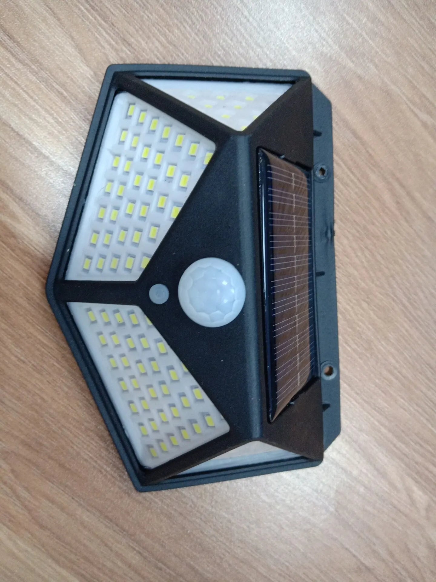 100 LED Solar Wall Lamp 4 Sides Luminous With Motion Sensor Human